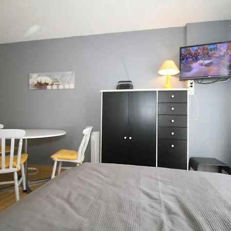 2* Avec Balcon, Parking Et Proche Thermes - - Fr-1-553-100 *
